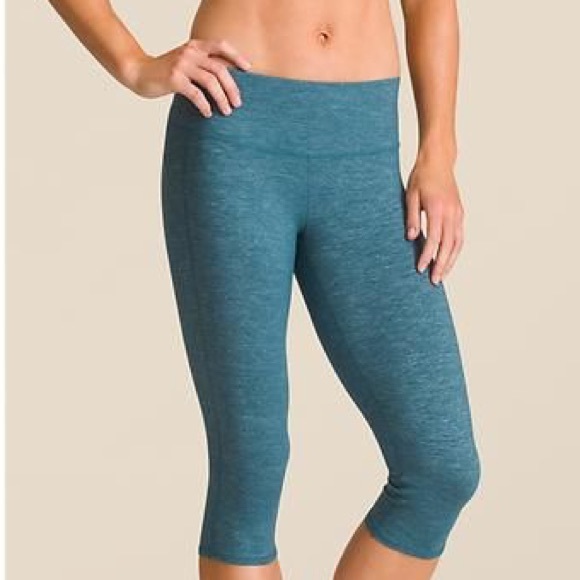 Athleta Pants - Athleta Odyssey Chatarunga Capri Tight leggings